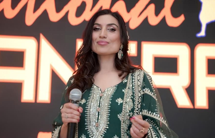 female-A-List-Bollywood-singer-for-hire